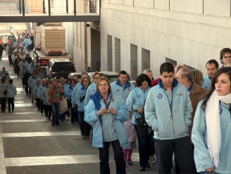 fila para checar asistencia